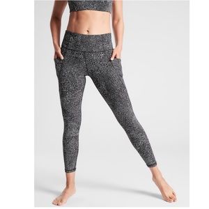 NWT Athleta stash pocket salutation tight